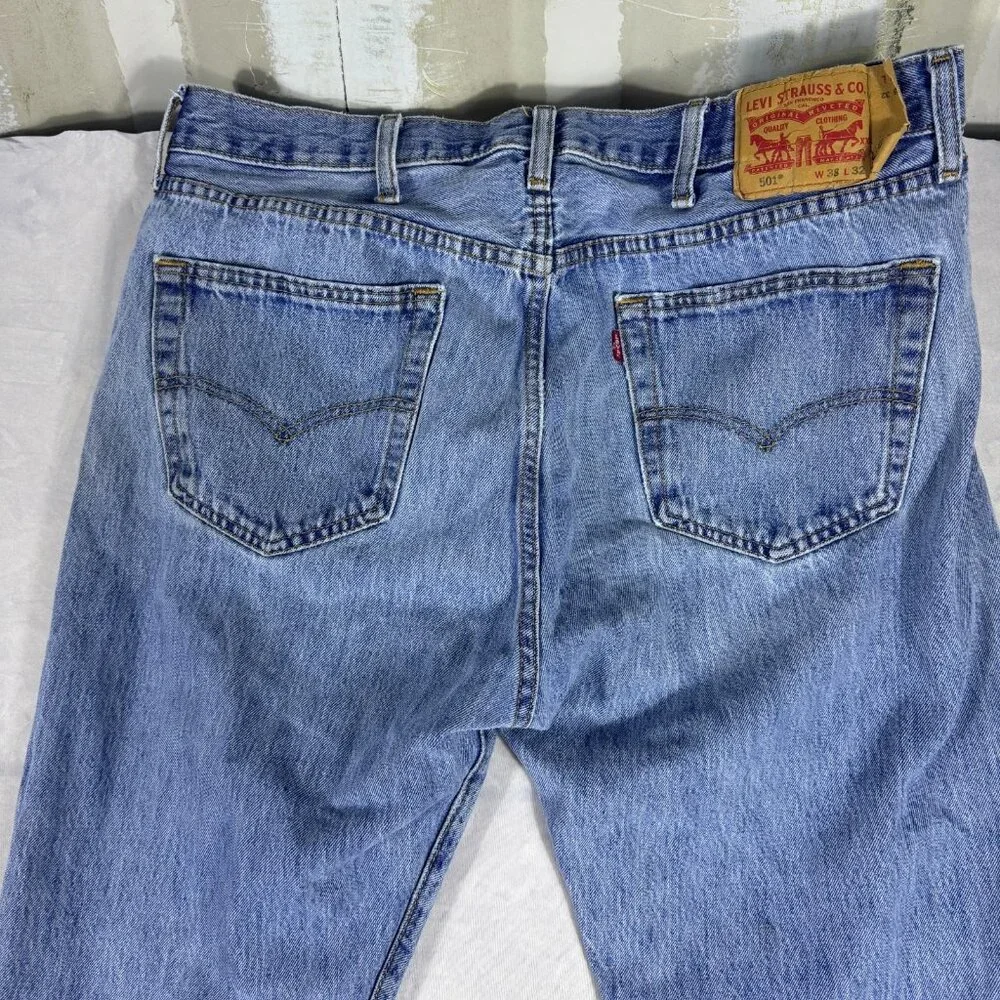 Levi's 501 Men's Straight Leg Jeans‎ Blue Denim Medium Wash 5-Pocket W38 L32